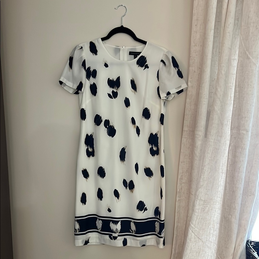 New with tag Banana Republic White Dress with Black Abstract Pattern